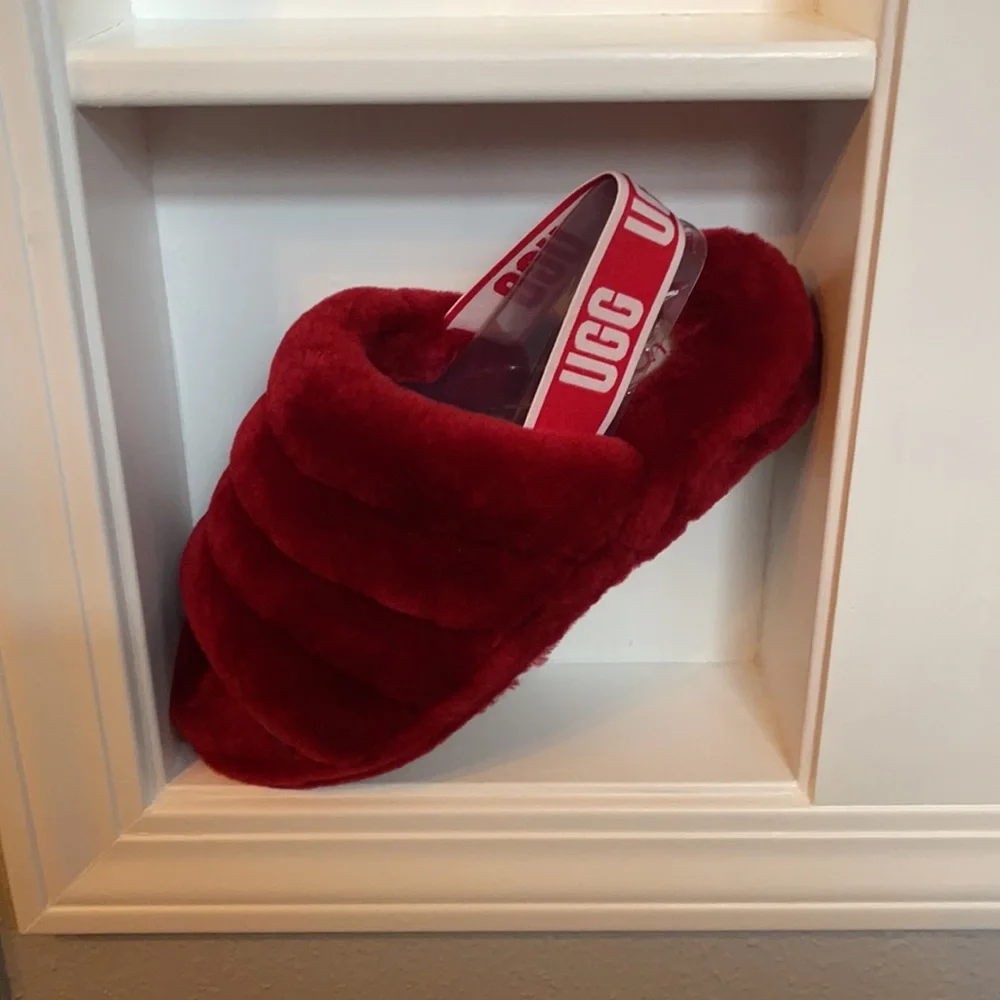 ♥️UGGs - Red Cute! FLUFF Slides - Comfy & Cozy - Picture 9 of 13